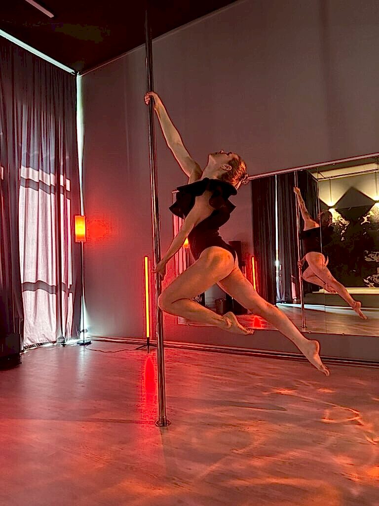 Анна-Фисунова.-Pole-dance